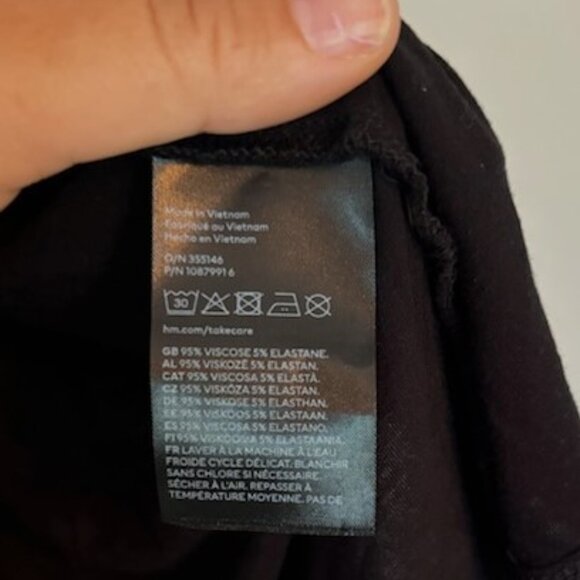 H&M Black Turtleneck Sleeveless 95% Viscose Large - Picture 4 of 5